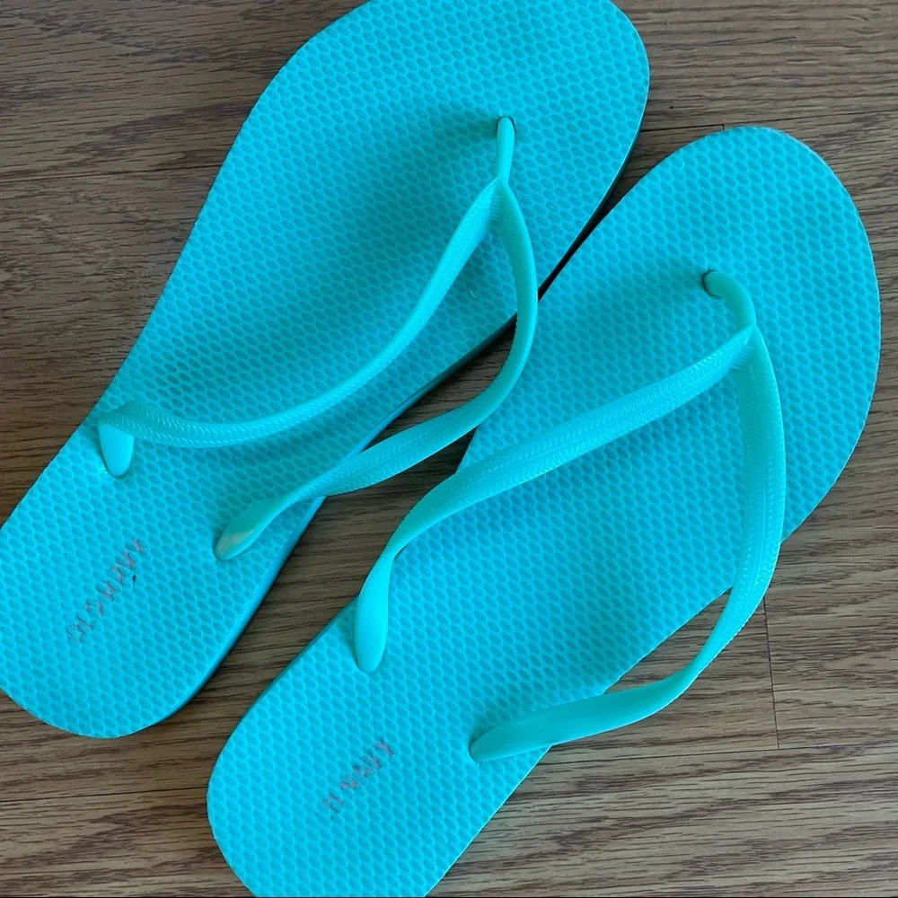 🟢3/$15 OLD NAVY Mint green flip-flops - Picture 4 of 9